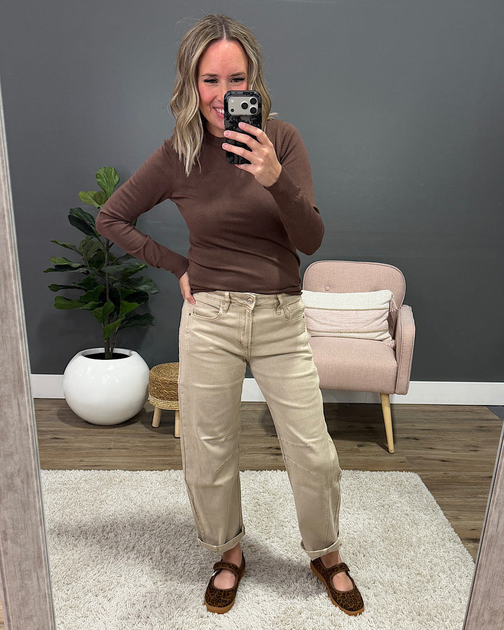 ¡NUEVO! Jeans Alexandra Barrel sin efecto desgastado - Color Ash Mocha