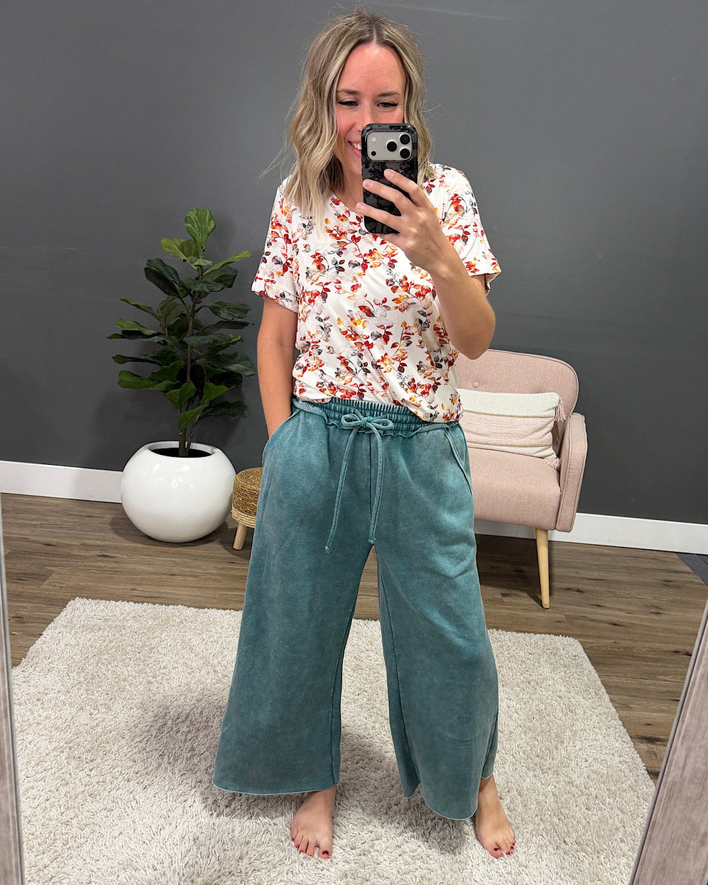 ¡NUEVO! Pantalón cómodo de pernera ancha y corte cropped - Verde azulado