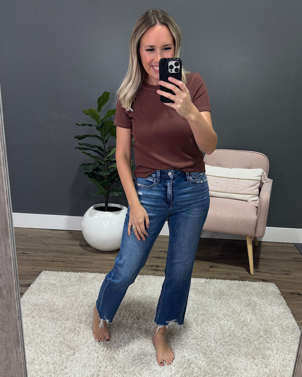 Jeans rectos de tiro alto con dobladillo desgastado Lovervet Josie