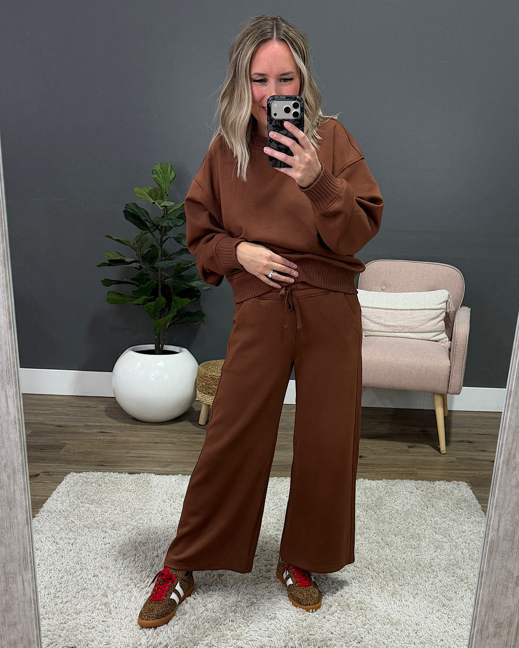 ¡NUEVO! Pantalones de pierna ancha Kendall en tela scuba - Castaño