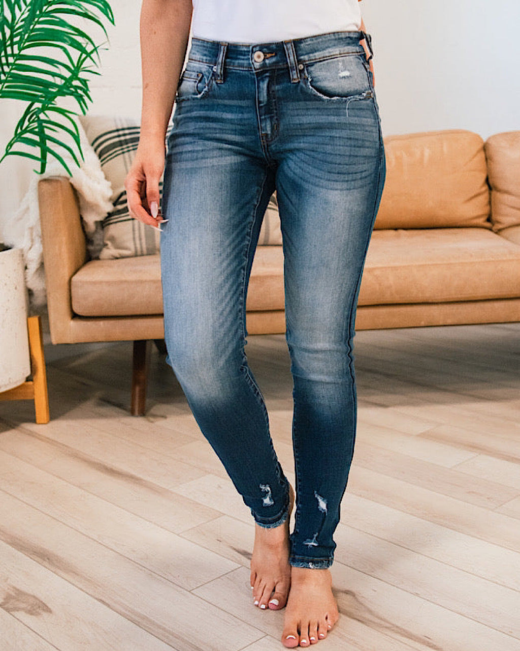 Jeans ajustados KanCan Ainsley ligeramente desgastados