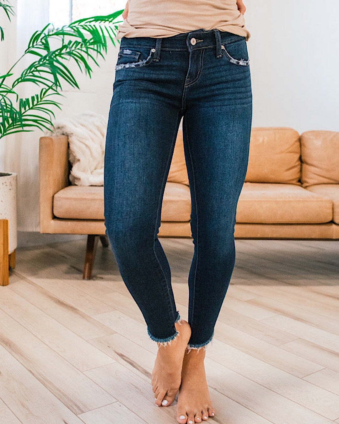 Jeans ajustados KanCan Tamara en lavado oscuro