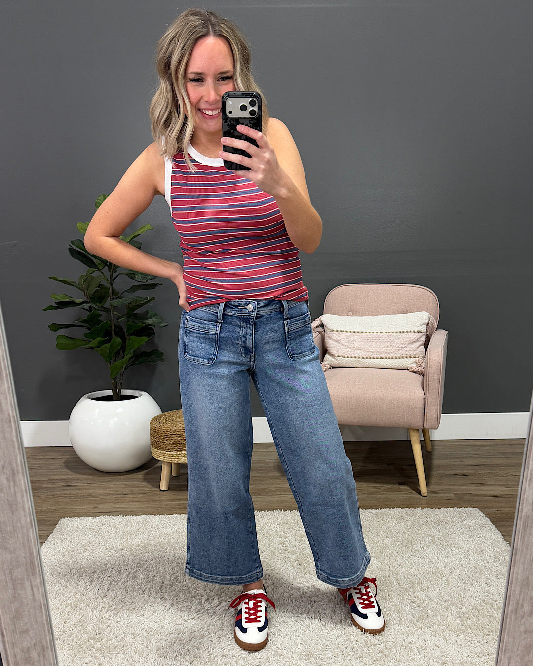 Jeans de pierna ancha con bolsillos de parche Jody de KanCan