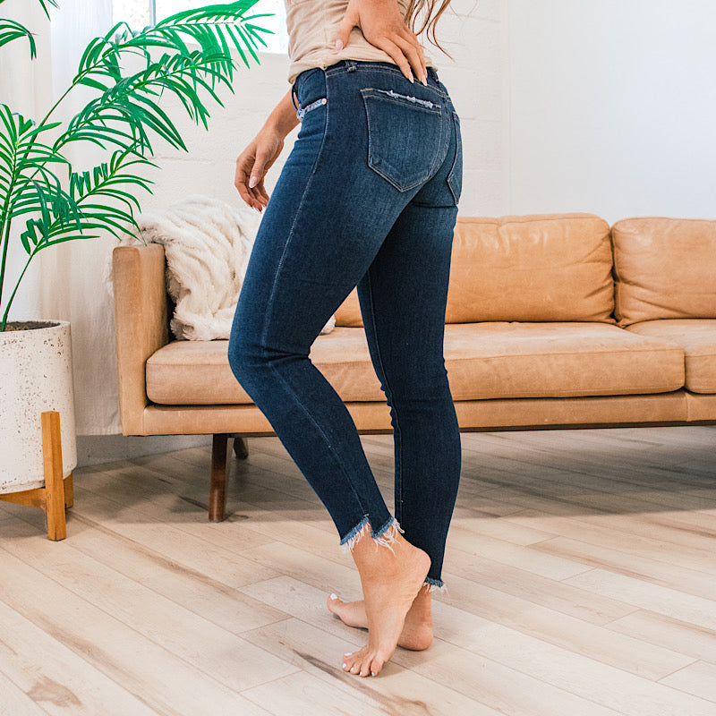 Jeans ajustados KanCan Tamara en lavado oscuro