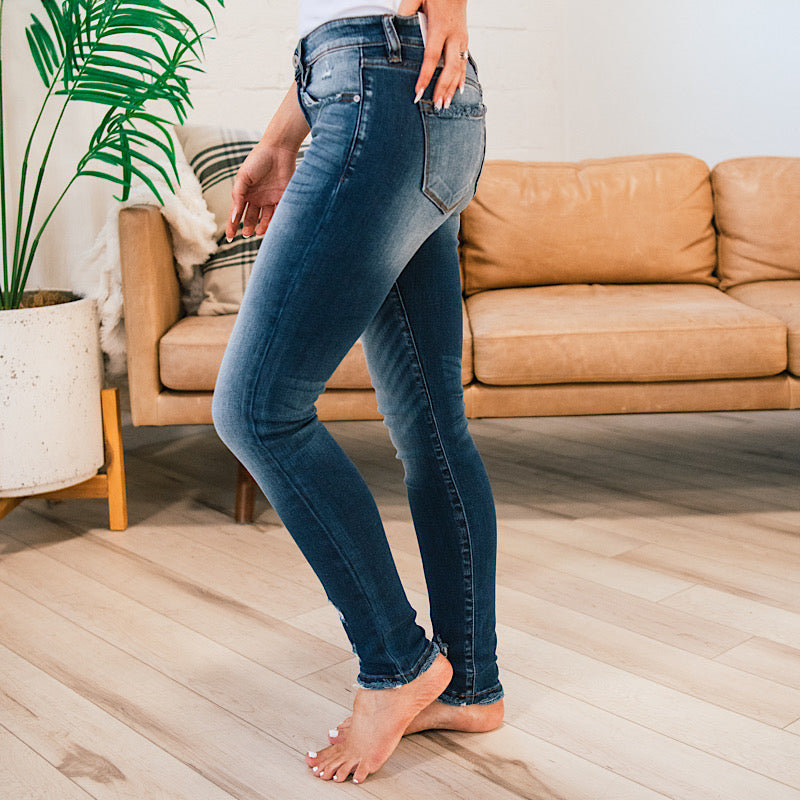 Jeans ajustados KanCan Ainsley ligeramente desgastados